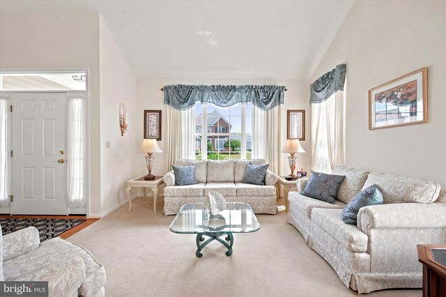 1146 CREEKSIDE LN, Quakertown, PA 18951