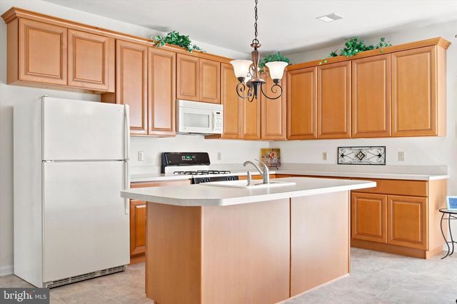 1146 CREEKSIDE LN, Quakertown, PA 18951