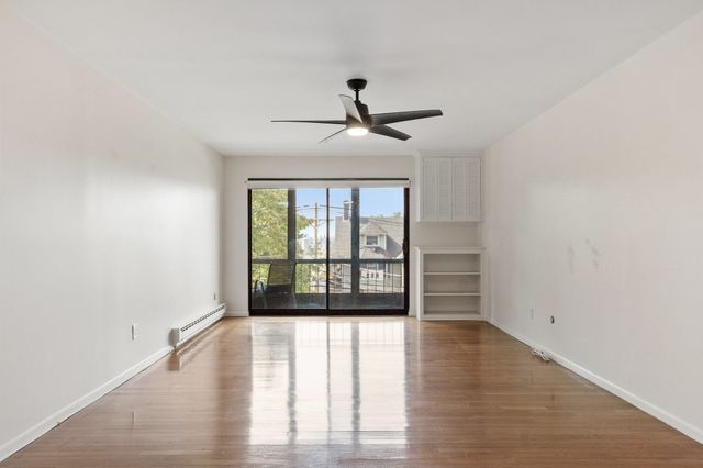 234 Nesmith St 14, Lowell, MA 01852