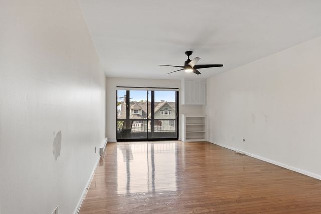 234 Nesmith St 14, Lowell, MA 01852