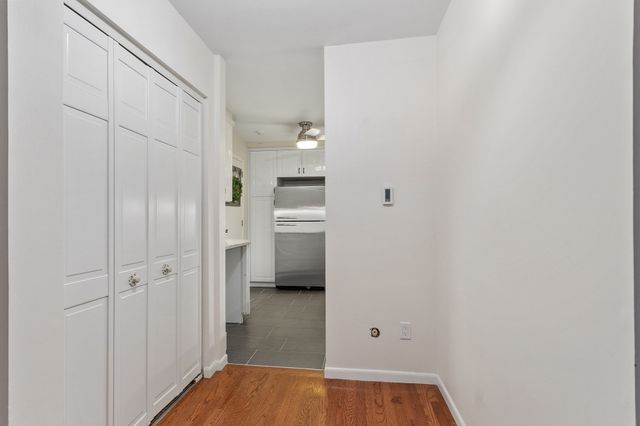 234 Nesmith St 14, Lowell, MA 01852