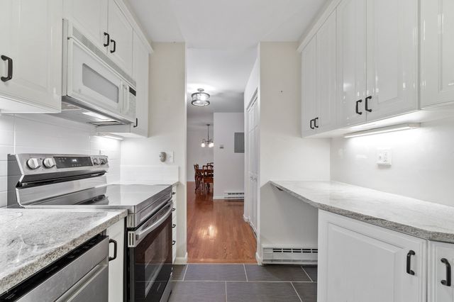 234 Nesmith St 14, Lowell, MA 01852