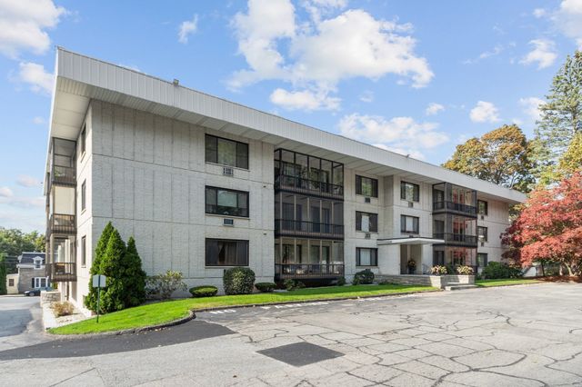 234 Nesmith St 14, Lowell, MA 01852