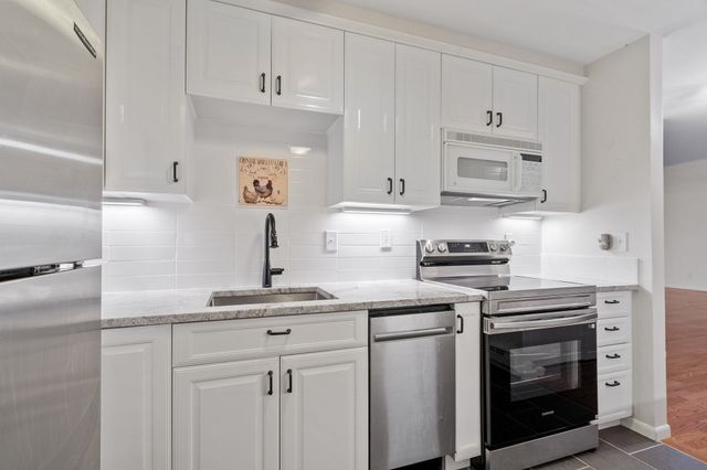 234 Nesmith St 14, Lowell, MA 01852