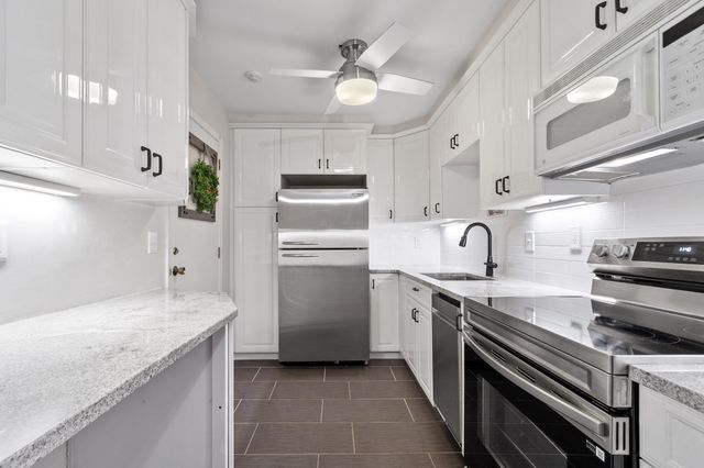 234 Nesmith St 14, Lowell, MA 01852