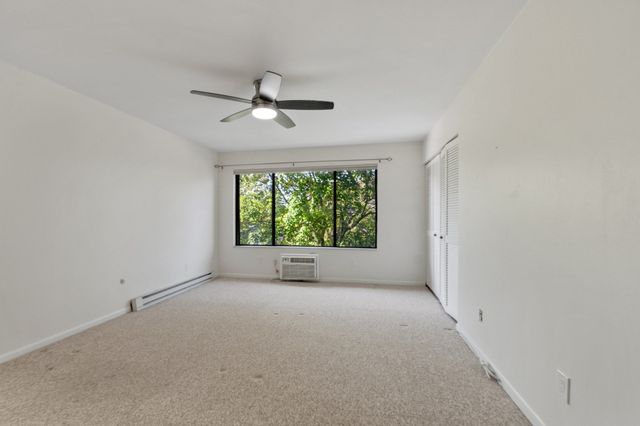234 Nesmith St 14, Lowell, MA 01852