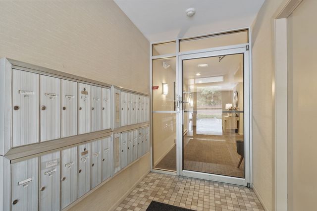 234 Nesmith St 14, Lowell, MA 01852