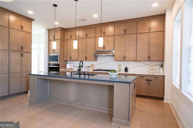 946 Keystone Drive, Woodstock, GA 30188