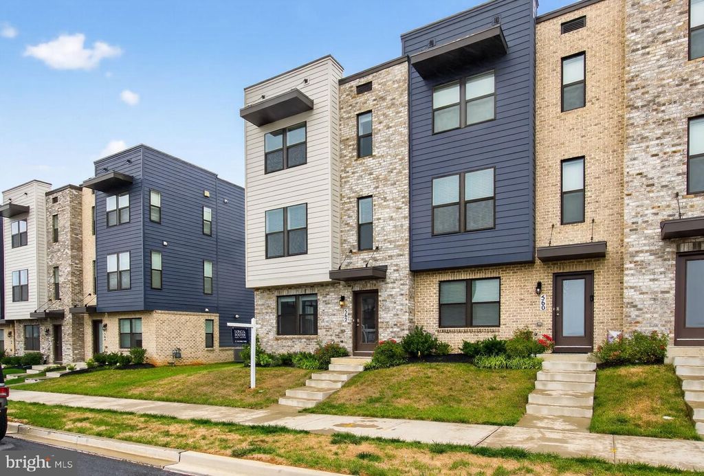 562 UNION ST, Frederick, MD 21701