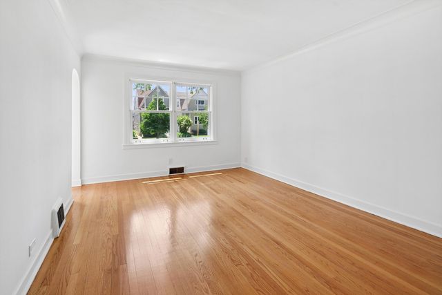 4714 W warwick Avenue, Chicago, IL 60641