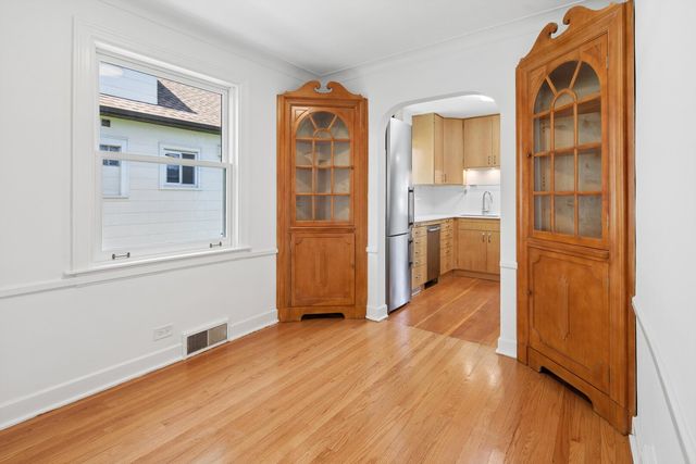 4714 W warwick Avenue, Chicago, IL 60641