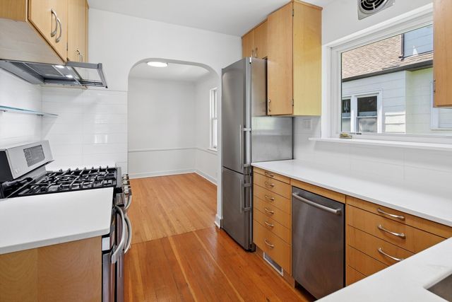 4714 W warwick Avenue, Chicago, IL 60641
