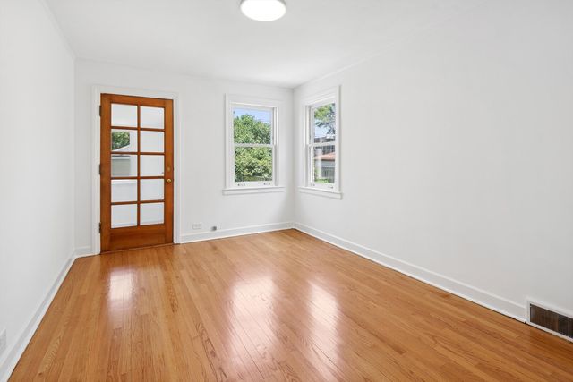 4714 W warwick Avenue, Chicago, IL 60641
