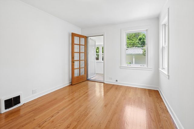 4714 W warwick Avenue, Chicago, IL 60641