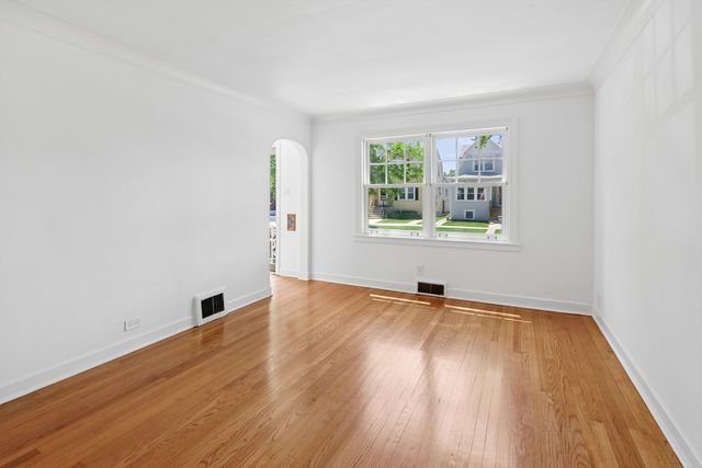 4714 W warwick Avenue, Chicago, IL 60641