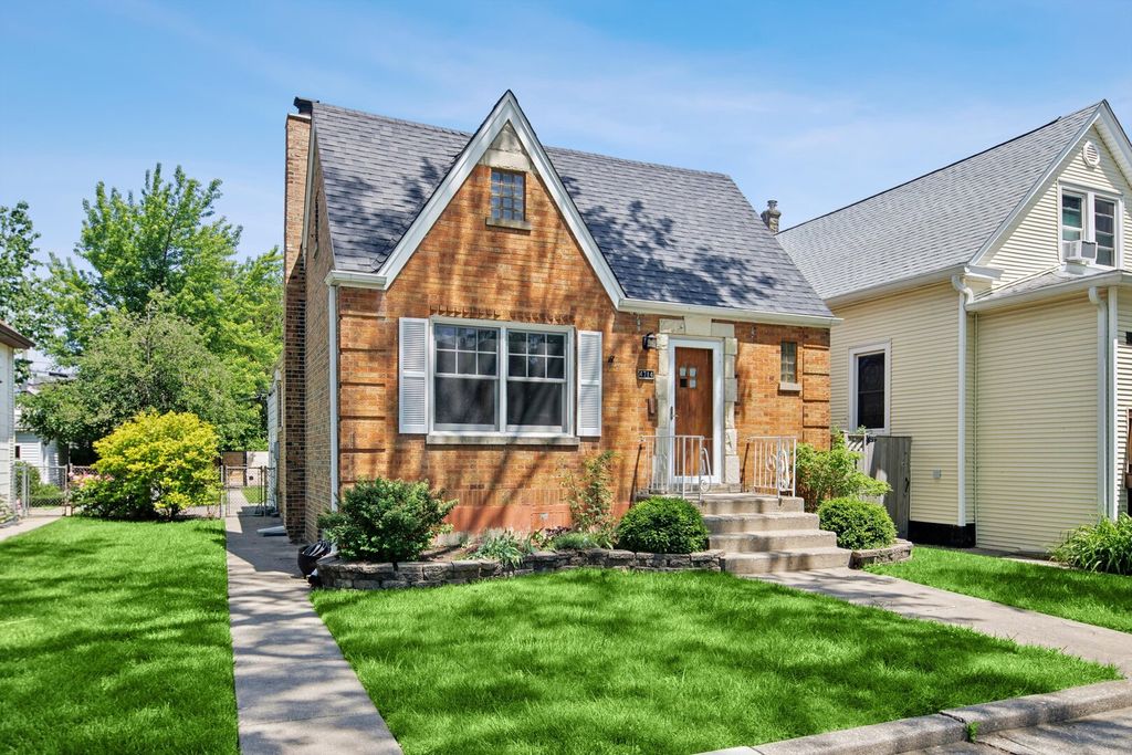 4714 W warwick Avenue, Chicago, IL 60641