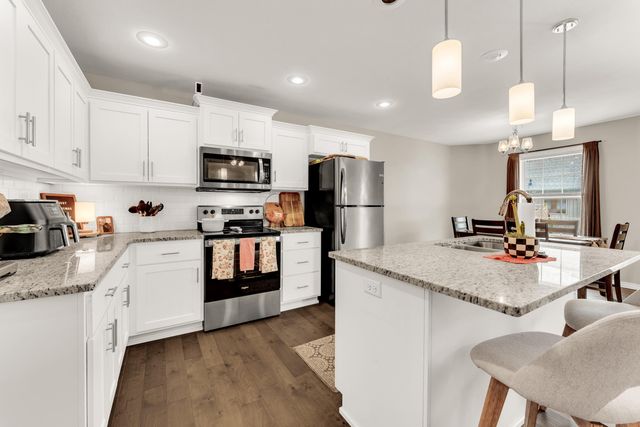 876 E Ozark Jubilee Road, Nixa, MO 65714