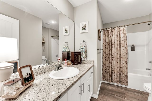 876 E Ozark Jubilee Road, Nixa, MO 65714