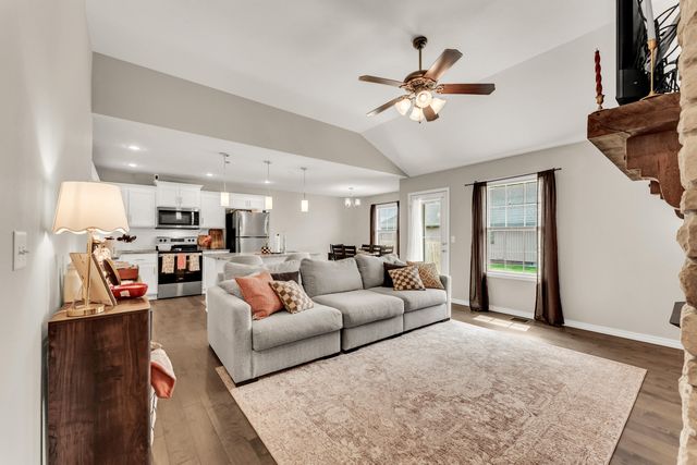 876 E Ozark Jubilee Road, Nixa, MO 65714