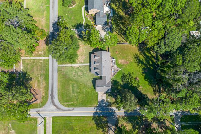 101 Pinewood Dr., Hattiesburg, MS 39402