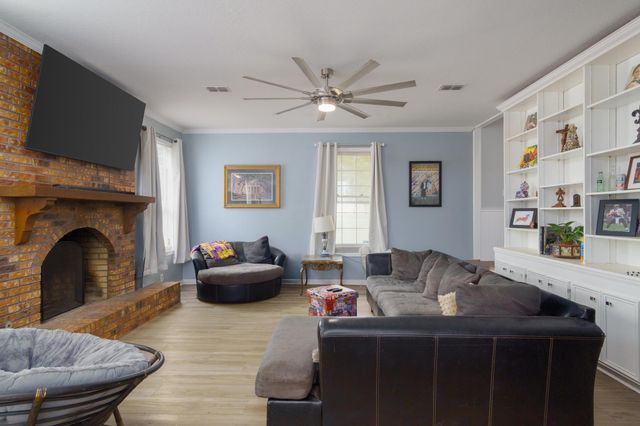 101 Pinewood Dr., Hattiesburg, MS 39402