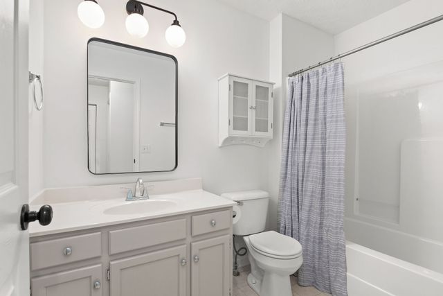 2020 Stanford Village Dr, Antioch, TN 37013