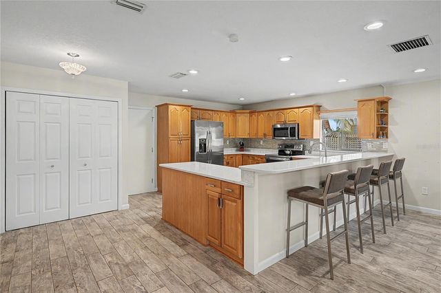 450 CYPRESS CREEK CIRCLE, Oldsmar, FL 34677