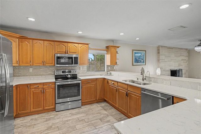 450 CYPRESS CREEK CIRCLE, Oldsmar, FL 34677