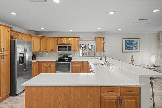 450 CYPRESS CREEK CIRCLE, Oldsmar, FL 34677
