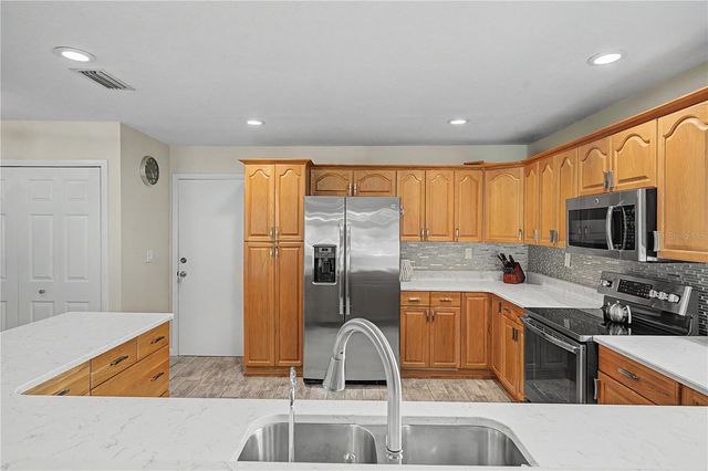 450 CYPRESS CREEK CIRCLE, Oldsmar, FL 34677
