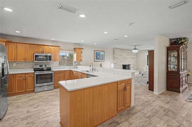450 CYPRESS CREEK CIRCLE, Oldsmar, FL 34677