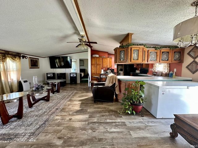 60076 County Road 9, Elkhart, IN 46517