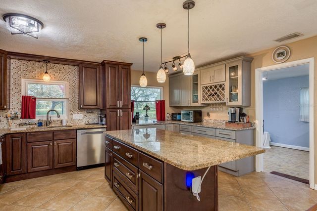 6377 13TH AVENUE N, St Petersburg, FL 33710