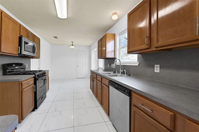 10407 Hamlet Vale Court, Houston, TX 77070