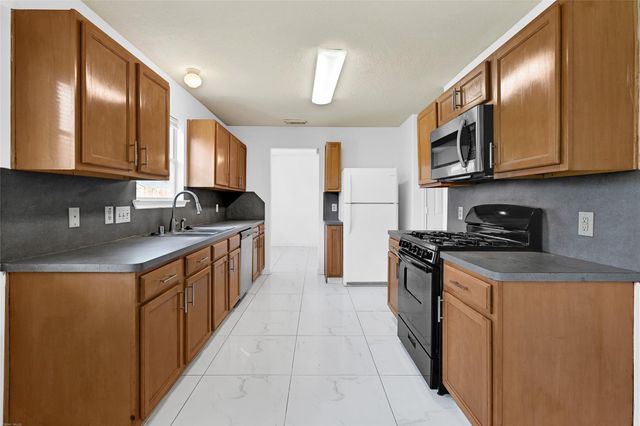 10407 Hamlet Vale Court, Houston, TX 77070