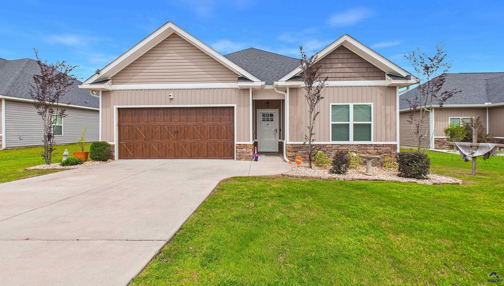 114 Cascades Court, Bonaire, GA 31005