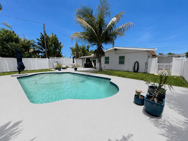 377 39TH AVENUE, St Pete Beach, FL 33706