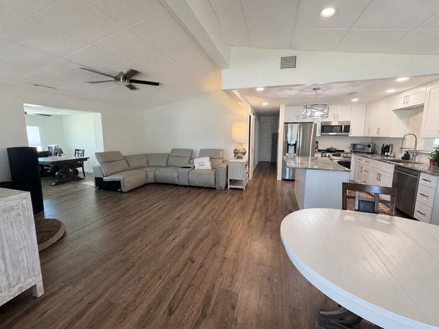 377 39TH AVENUE, St Pete Beach, FL 33706