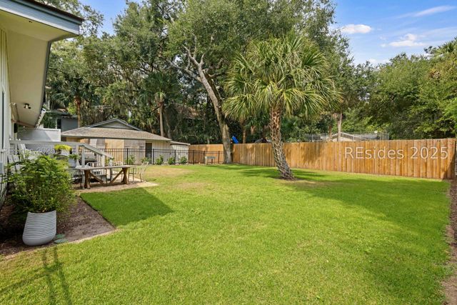 10 Myrtle Ln, Hilton Head Island, SC 29928