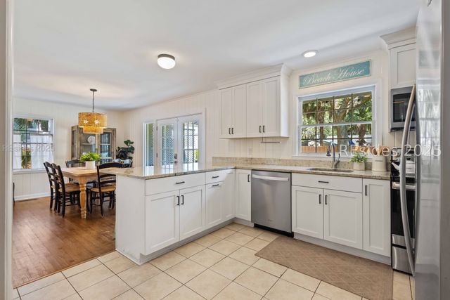 10 Myrtle Ln, Hilton Head Island, SC 29928