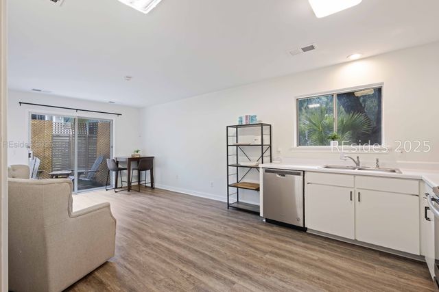 10 Myrtle Ln, Hilton Head Island, SC 29928