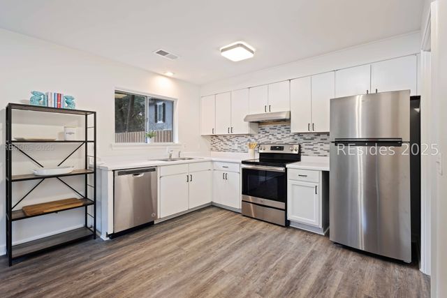 10 Myrtle Ln, Hilton Head Island, SC 29928