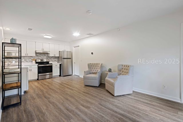 10 Myrtle Ln, Hilton Head Island, SC 29928