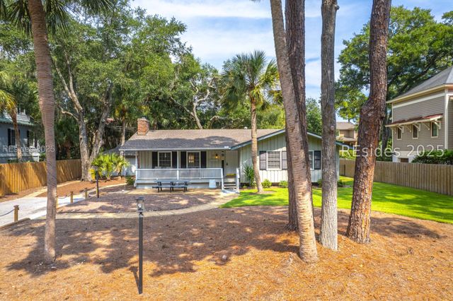 10 Myrtle Ln, Hilton Head Island, SC 29928