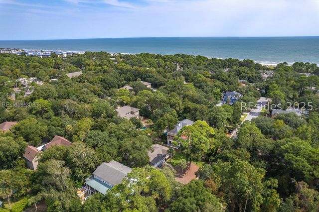 10 Myrtle Ln, Hilton Head Island, SC 29928