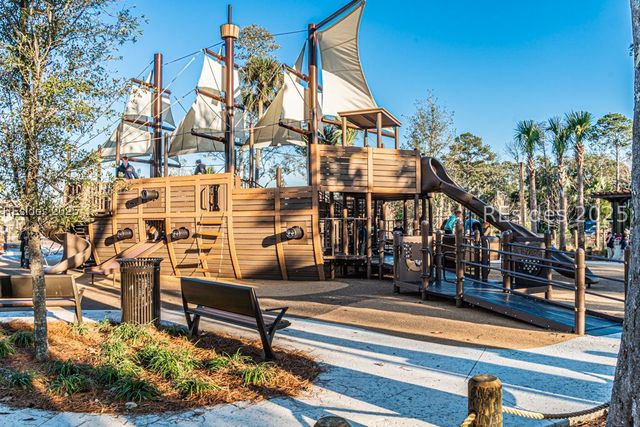 10 Myrtle Ln, Hilton Head Island, SC 29928