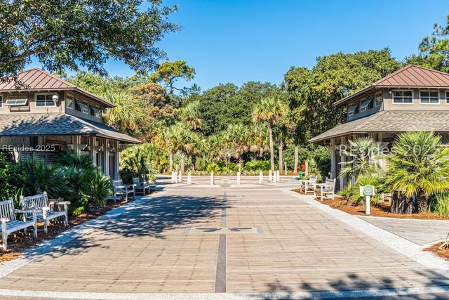 10 Myrtle Ln, Hilton Head Island, SC 29928