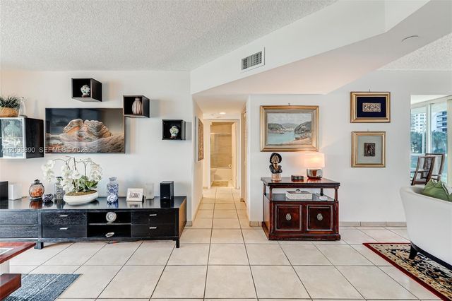 5900 Collins Ave 402, Miami Beach, FL 33140