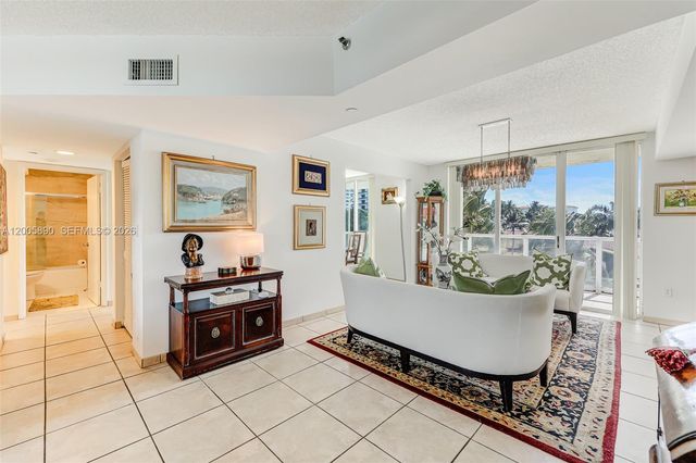 5900 Collins Ave 402, Miami Beach, FL 33140