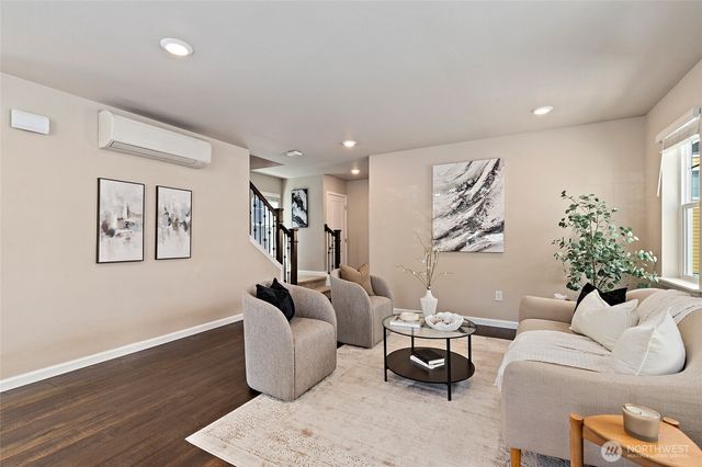 6724 34th Avenue SW, Seattle, WA 98126